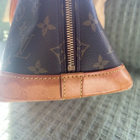Louis Vuitton Monogram Alma PM - Picture 10 of 16